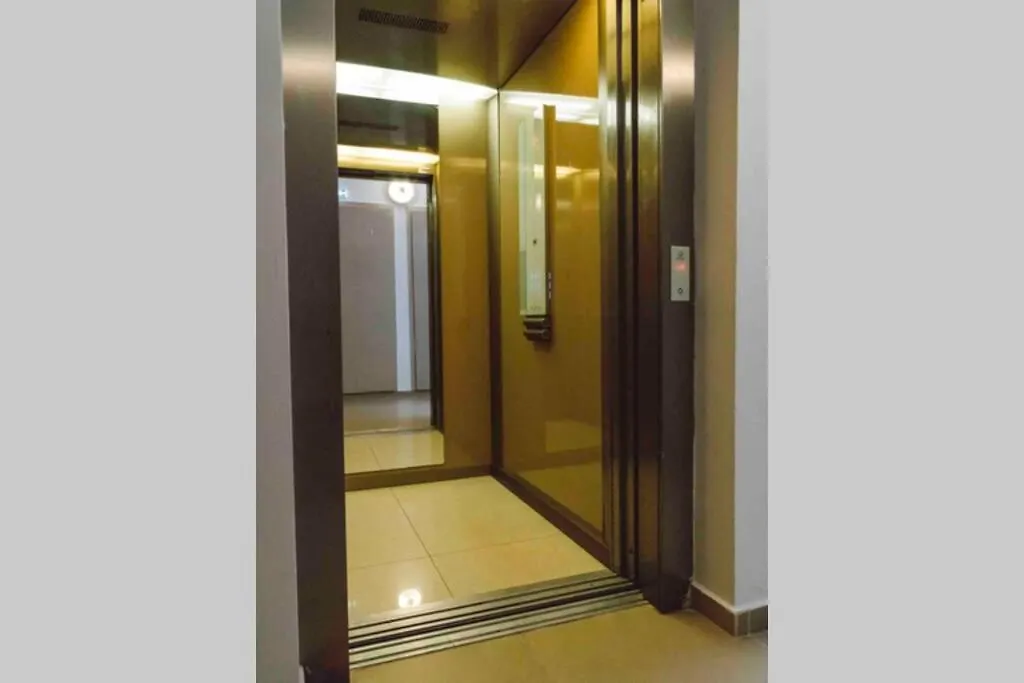 Vivando - Classy Studio E + Parking Bucharest Apartment